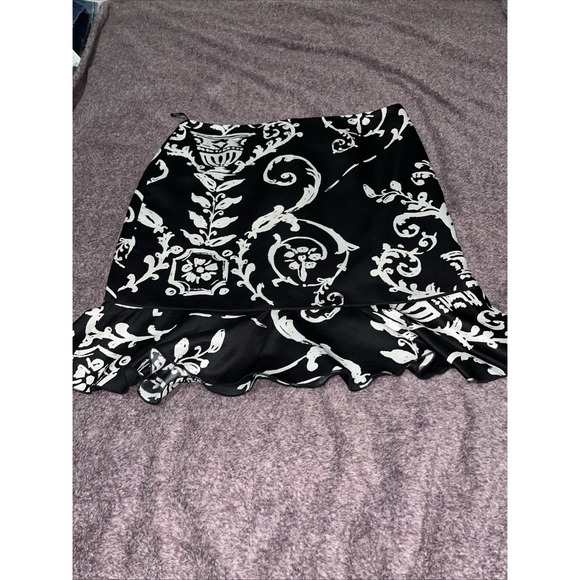 White House Black Market Dresses & Skirts - White House Black Market Pencil Skirt Womens Size 8 Floral Print Black & White